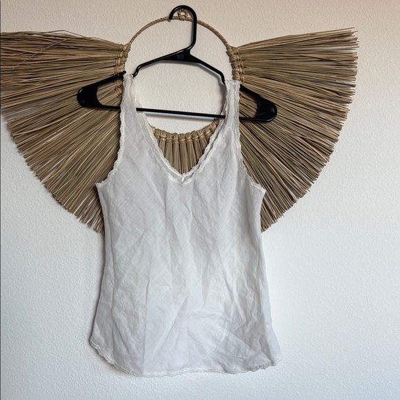 no brand, no sizes. Tops - Sleek White Sleeveless Fitted Tank Top
